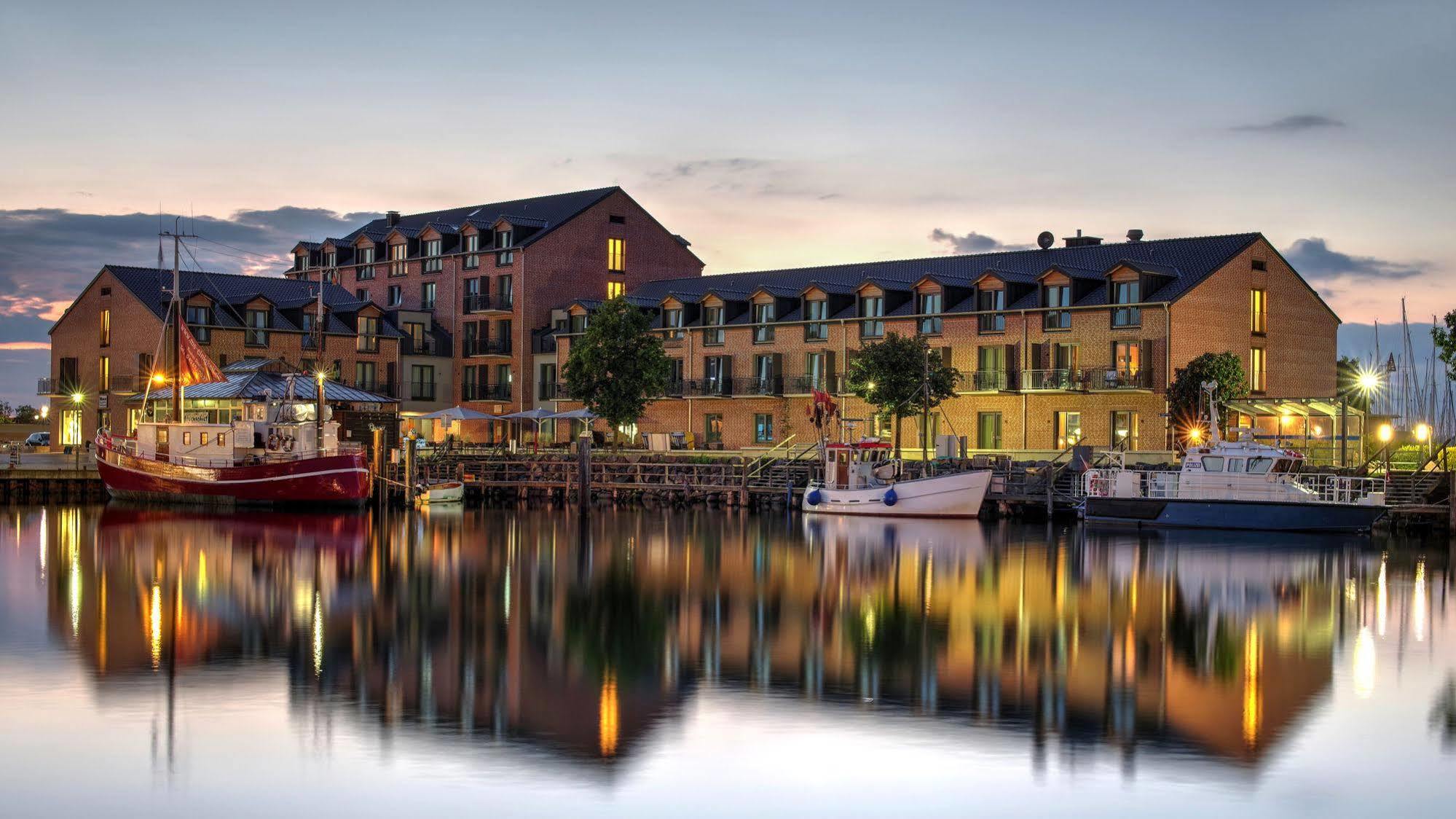Hafenhotel Meereszeiten Heiligenhafen Kültér fotó